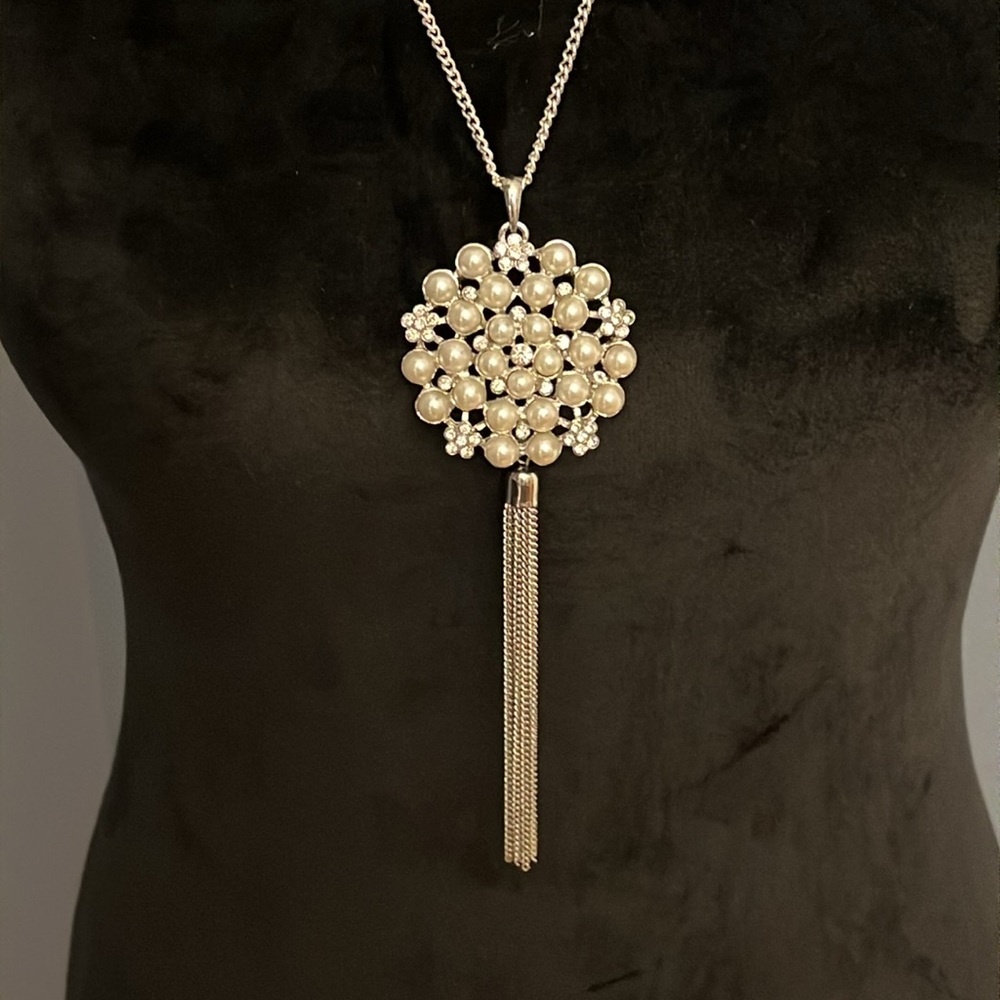 Faux Pearl and rhinestone pendant Necklace